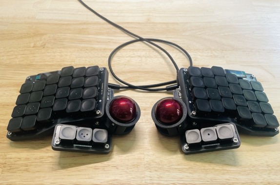 Apple Magic Azerty Keyboard, Logitech MX Ergo, Ploopy Nano, Apple Magic Mouse, Apple Magic Trackpad, Contour Design Contour Multimedia Controller Xpress, and one of my Wacom Intuos Pro tablets